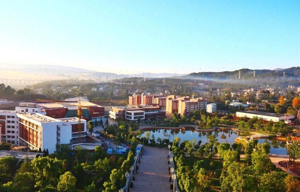 楚雄医药高等专科学校校园实景
