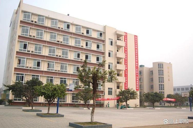 成都市现代制造职业技术学校校园实景