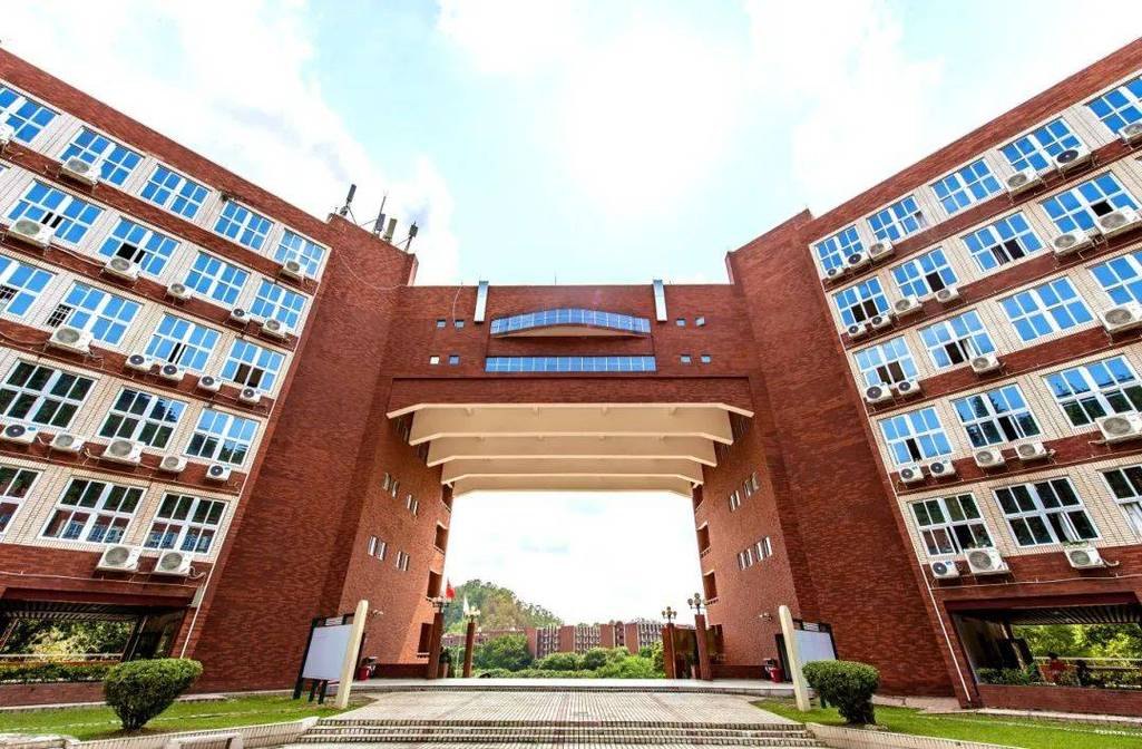 广州职业技术大学校园实景