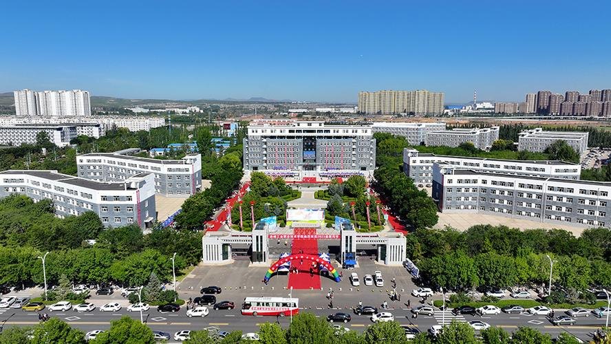 赤峰工业职业技术学院校园实景